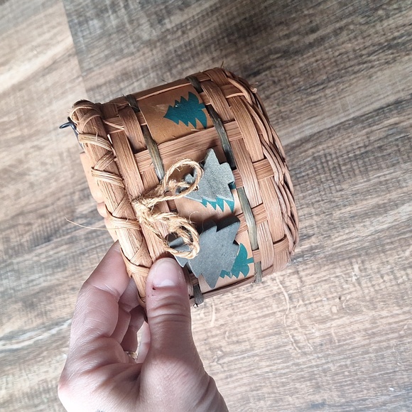 Little Christmas Tree Wicker Basket - Picture 3 of 6